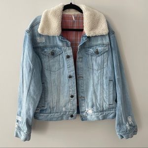 Free People SUPER cute Jean Jacket - Size Small